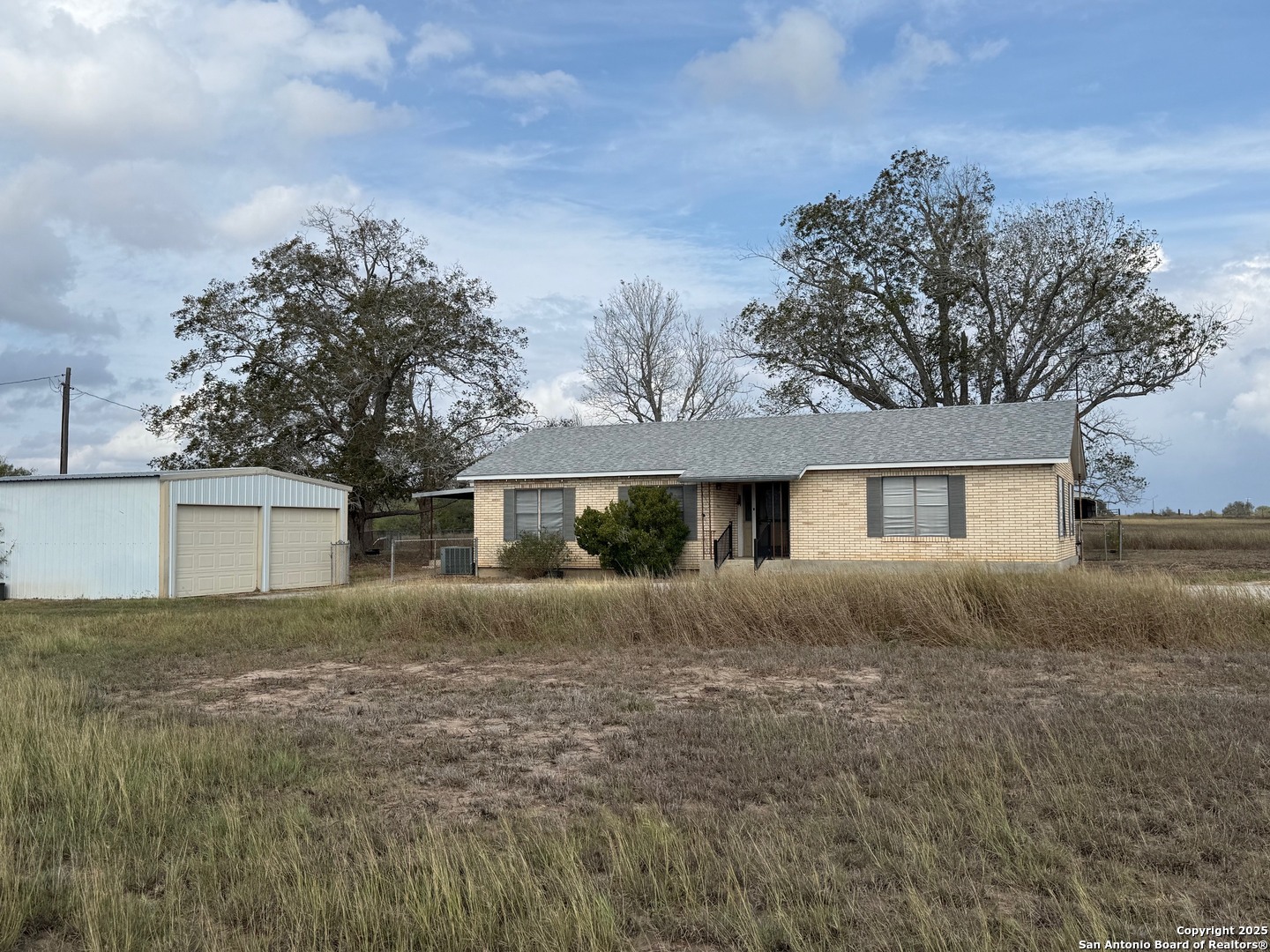 4689 County Road 302 Runge TX 78151