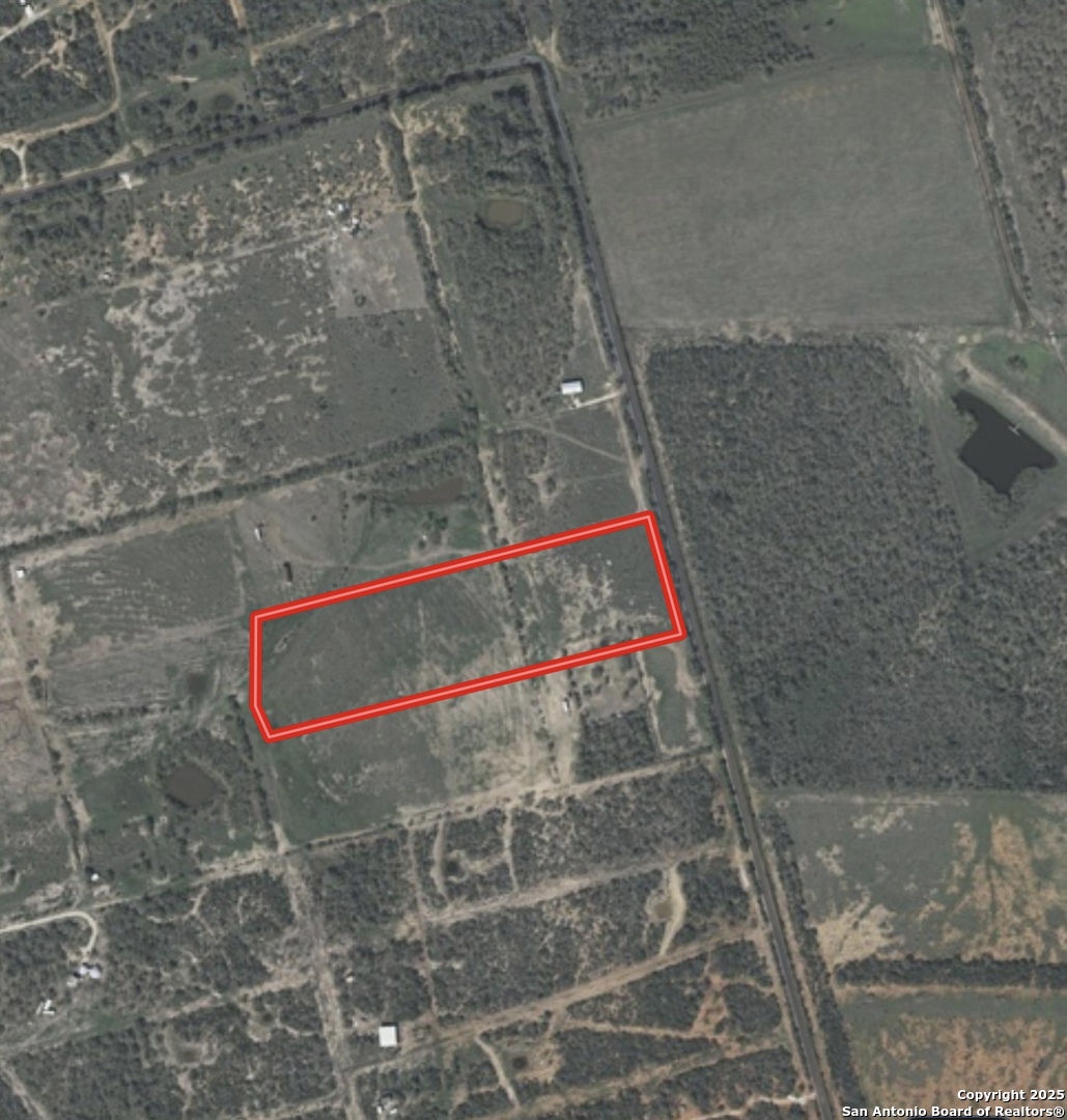 1446 County Road 332 Charlotte TX 78011