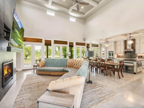 497 Cypress Falls Utopia TX 78884