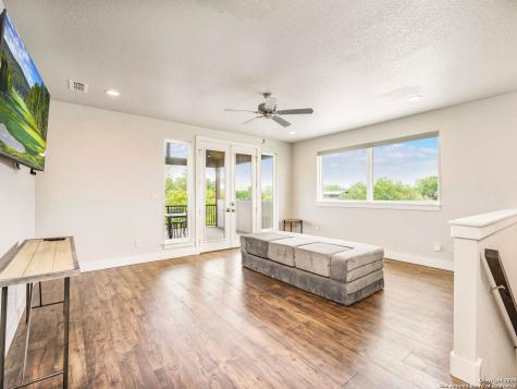 497 Cypress Falls Utopia TX 78884