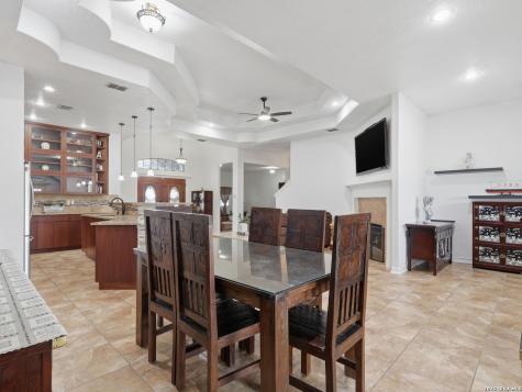 603 Sunshine Meadow Adkins TX 78101