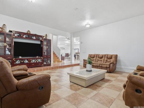 603 Sunshine Meadow Adkins TX 78101