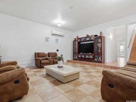 603 Sunshine Meadow Adkins TX 78101
