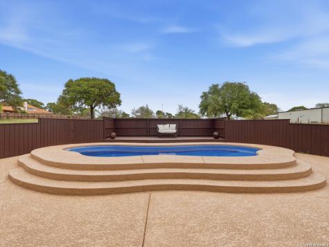 603 Sunshine Meadow Adkins TX 78101