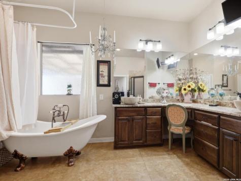 603 Sunshine Meadow Adkins TX 78101