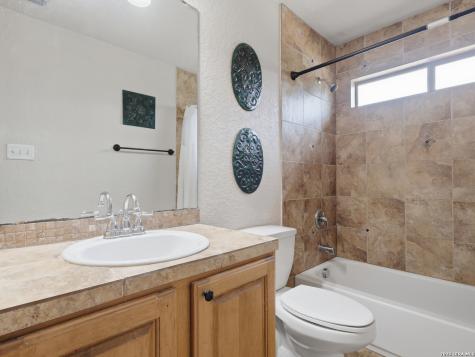 603 Sunshine Meadow Adkins TX 78101