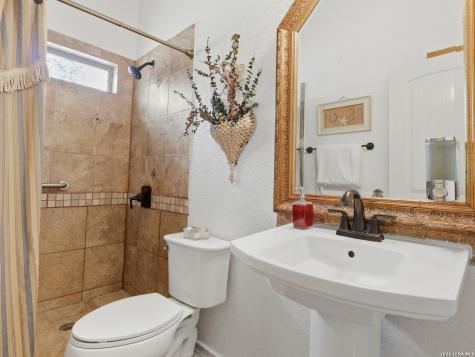 603 Sunshine Meadow Adkins TX 78101