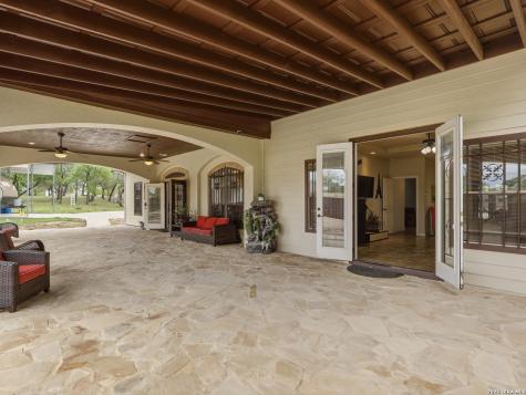 603 Sunshine Meadow Adkins TX 78101