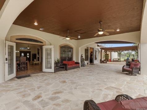 603 Sunshine Meadow Adkins TX 78101