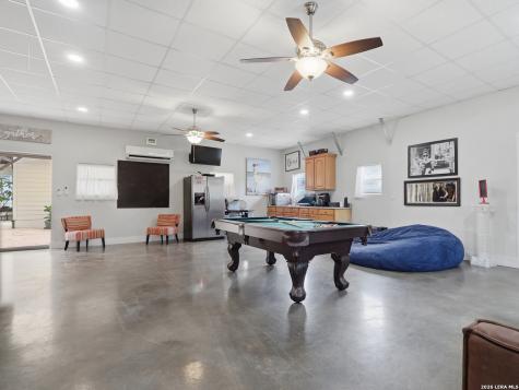 603 Sunshine Meadow Adkins TX 78101