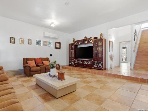 603 Sunshine Meadow Adkins TX 78101