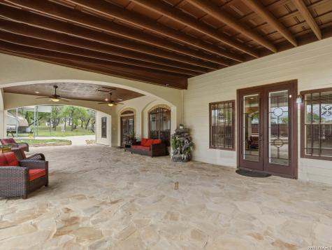 603 Sunshine Meadow Adkins TX 78101