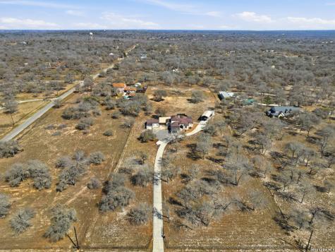 603 Sunshine Meadow Adkins TX 78101