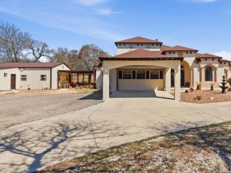 603 Sunshine Meadow Adkins TX 78101