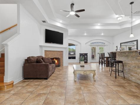 603 Sunshine Meadow Adkins TX 78101