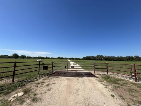 6624 W Fm 2200 Moore TX 78057