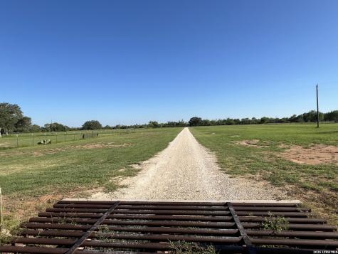 6624 W Fm 2200 Moore TX 78057