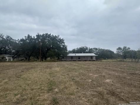 1150 County Road 765 Moore TX 78057