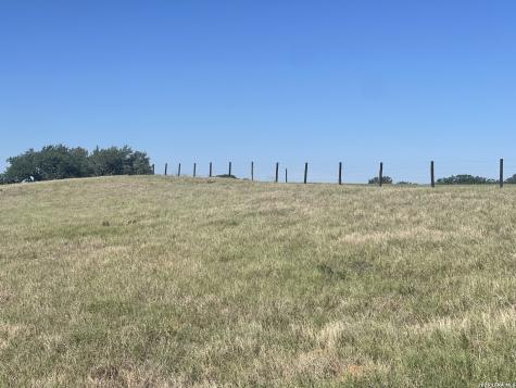 2141 County Road 132 Floresville TX 78114