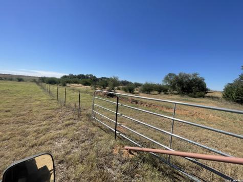 2141 County Road 132 Floresville TX 78114