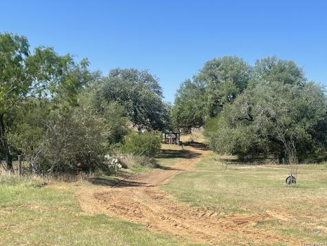 2141 County Road 132 Floresville TX 78114
