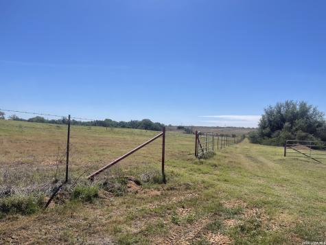 2141 County Road 132 Floresville TX 78114