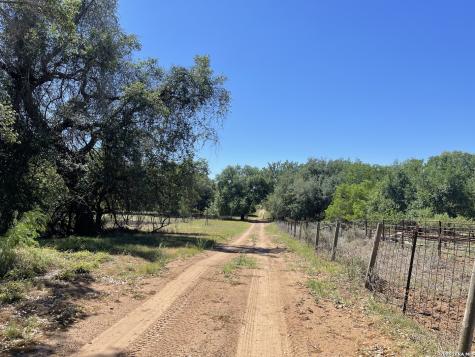 2141 County Road 132 Floresville TX 78114
