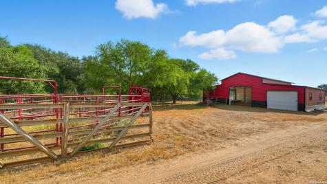 2141 County Road 132 Floresville TX 78114