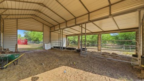 2141 County Road 132 Floresville TX 78114