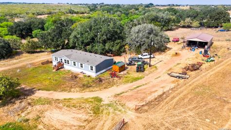 2141 County Road 132 Floresville TX 78114