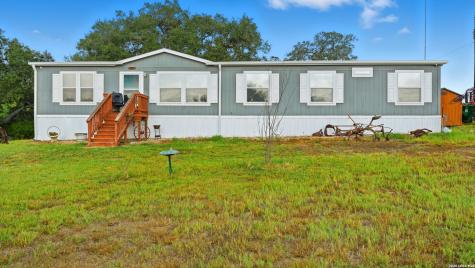 2141 County Road 132 Floresville TX 78114
