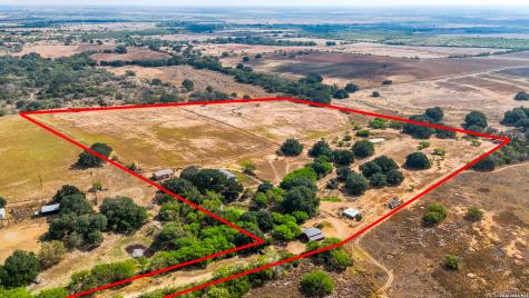 2141 County Road 132 Floresville TX 78114