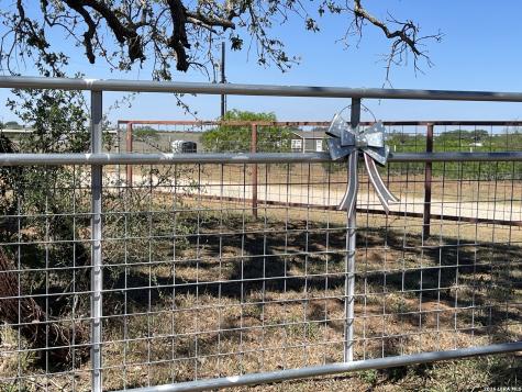 2141 County Road 132 Floresville TX 78114