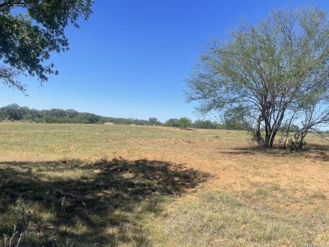 2141 County Road 132 Floresville TX 78114