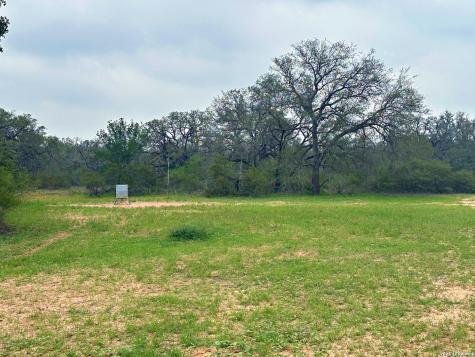 586 Jenschke Poteet TX 78065