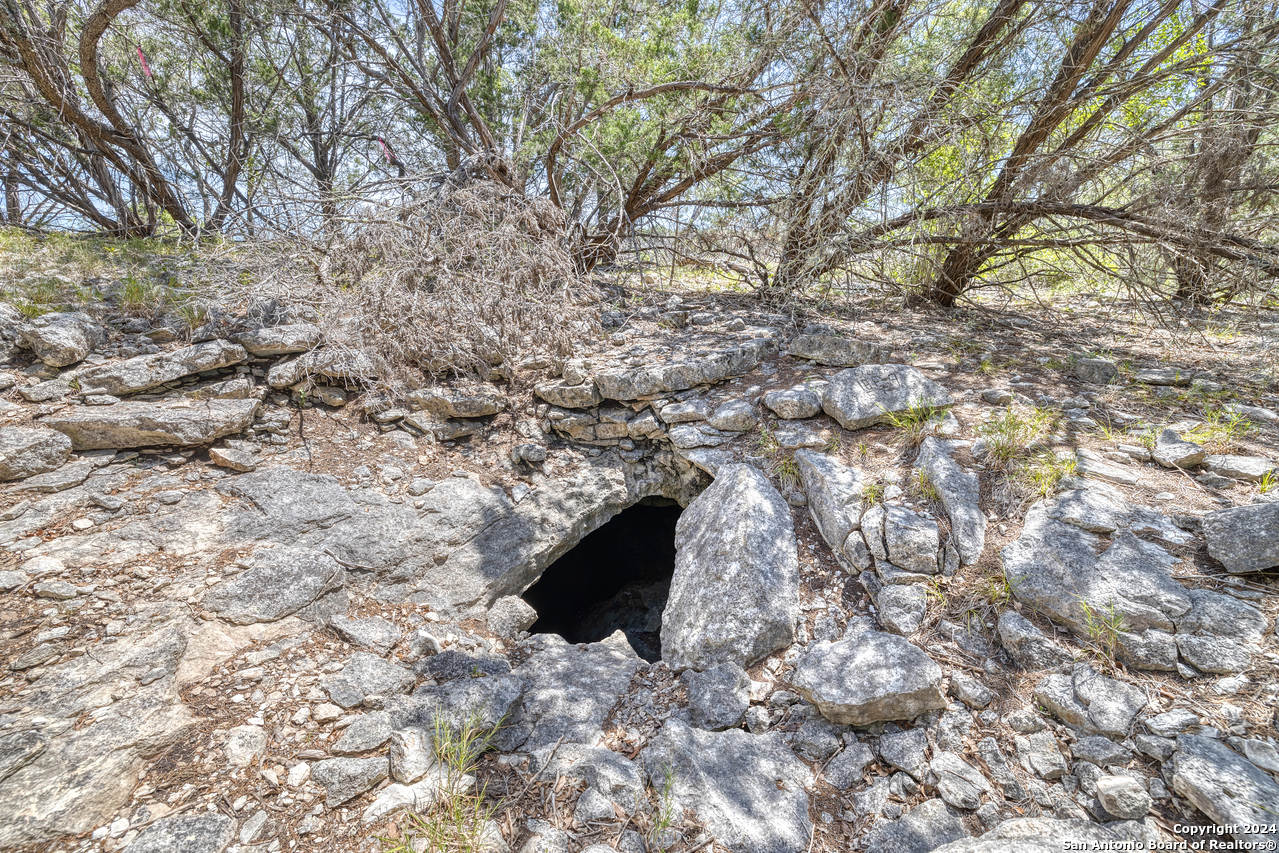 351 N Ringtail Road Leakey TX 78873