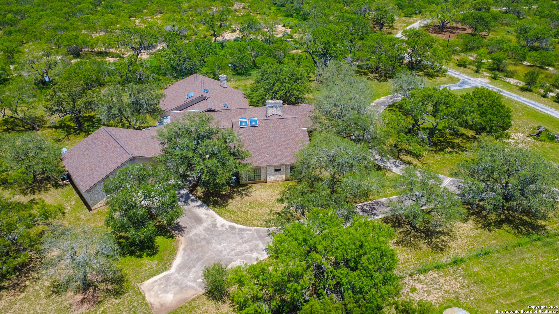 2439 County Road 419 Mccoy TX 78113