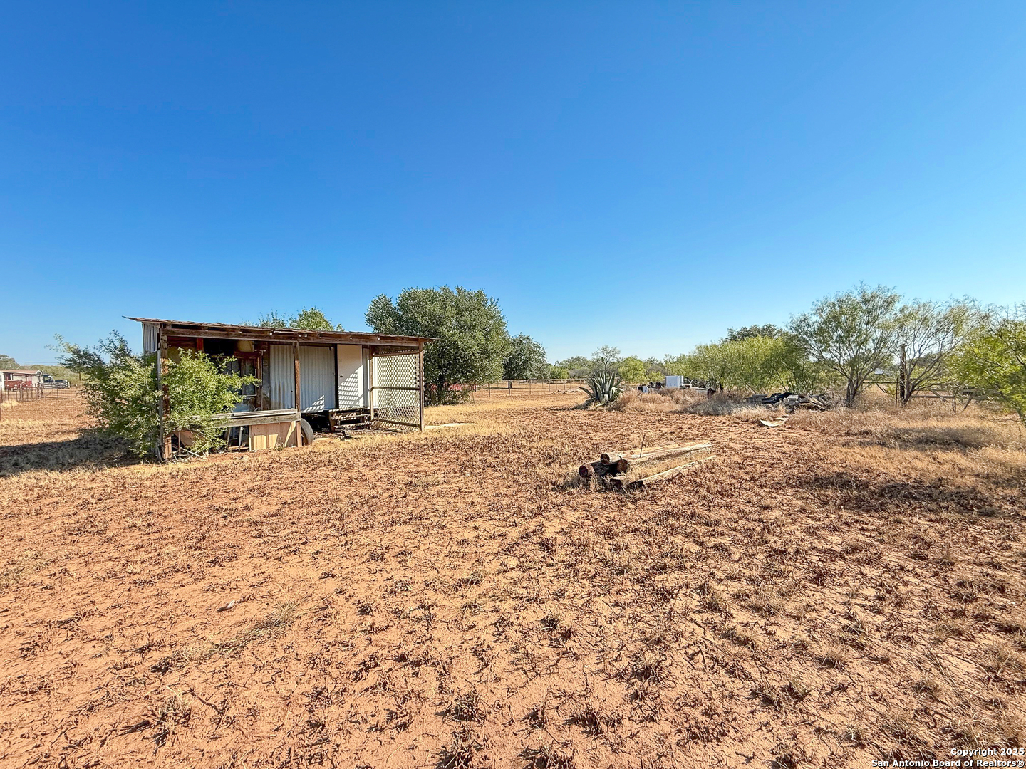 179 Pr 6624 Devine TX 78016