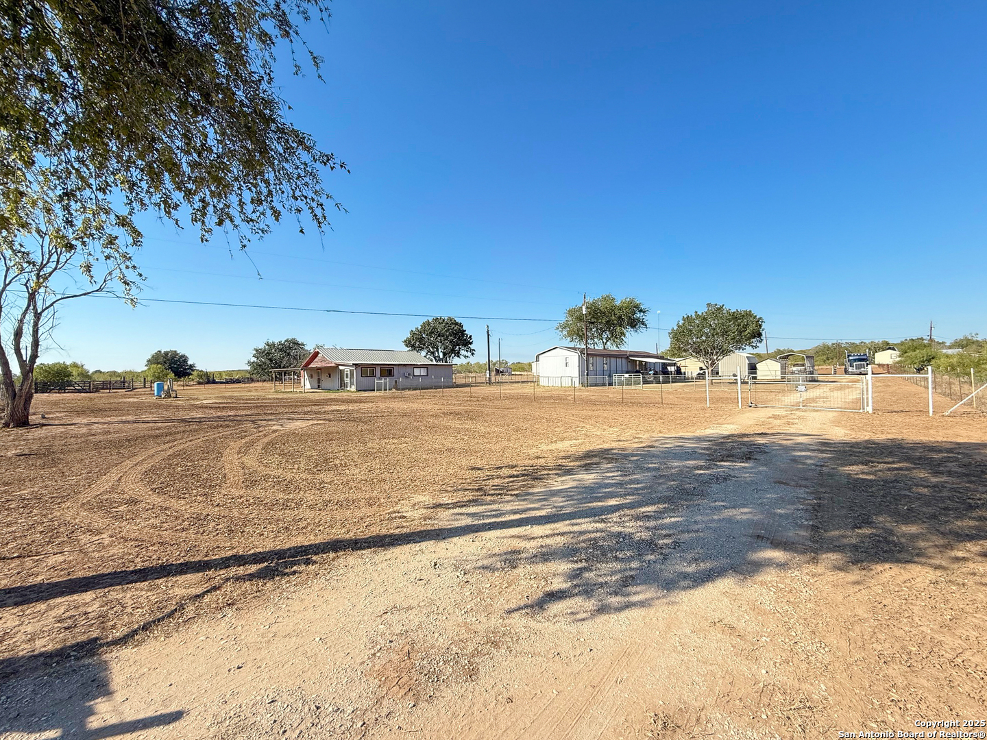 179 Pr 6624 Devine TX 78016