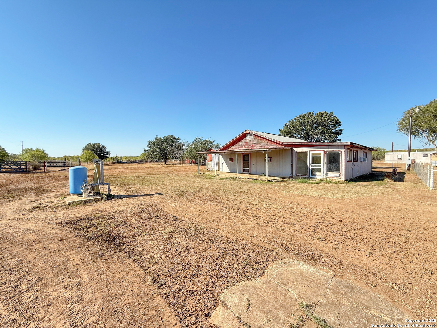 179 Pr 6624 Devine TX 78016