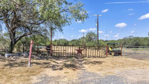 12153 E Us Highway 87 W La Vernia TX 78121