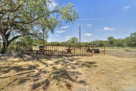 12153 E Us Highway 87 W La Vernia TX 78121