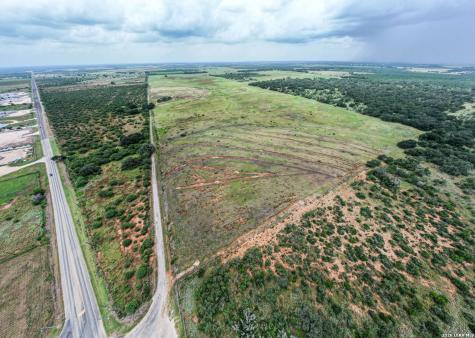 56.9 Acres County Road 136 Floresville TX 78114