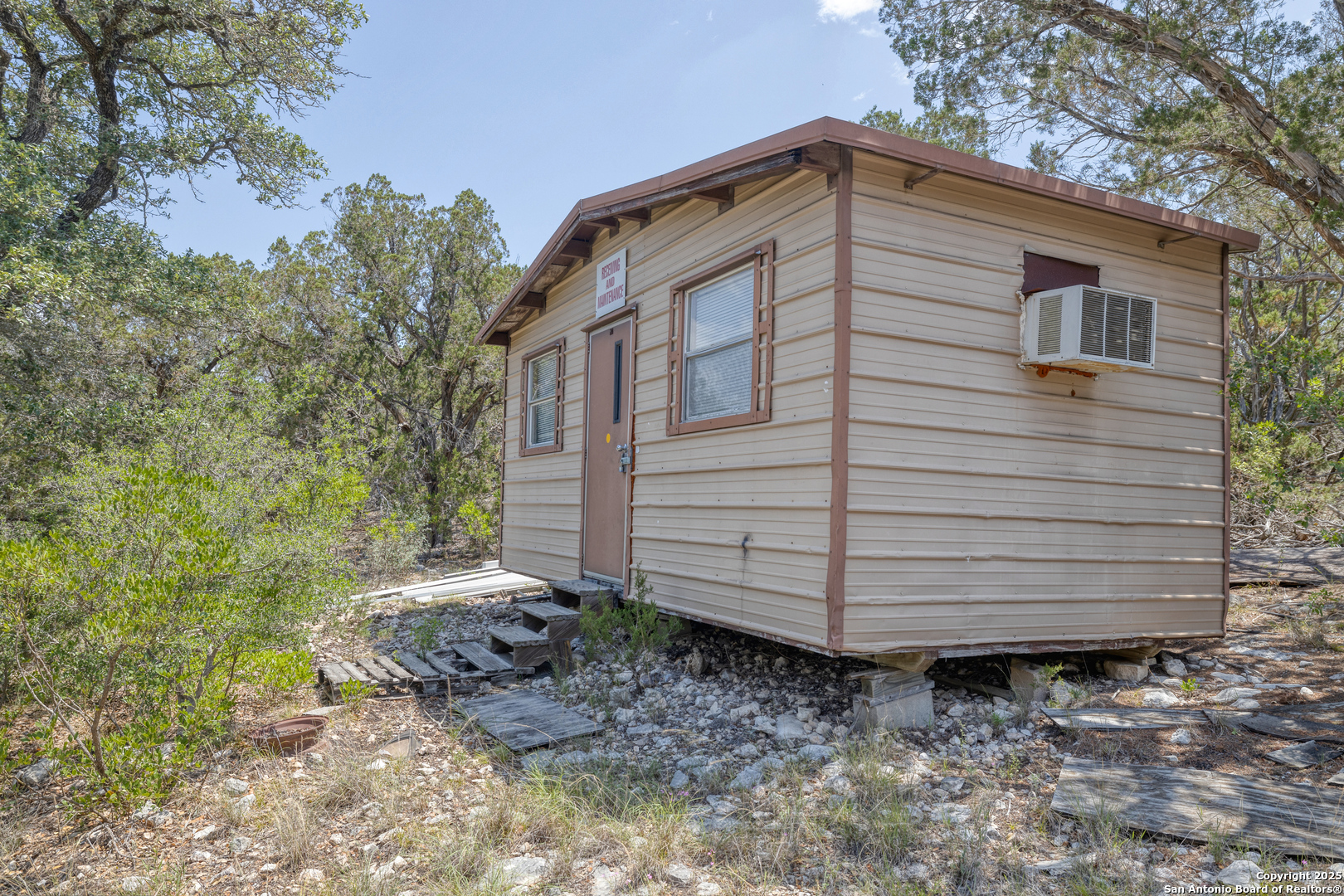 824 S Pinon Loop Camp Wood TX 78833