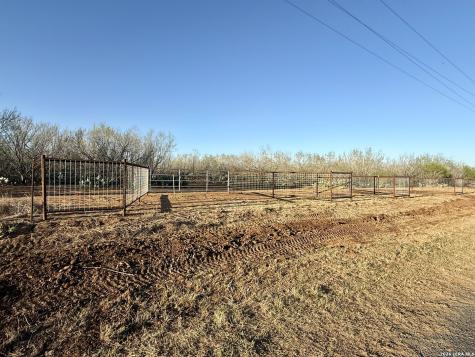 2315 County Road 332 Charlotte TX 78011
