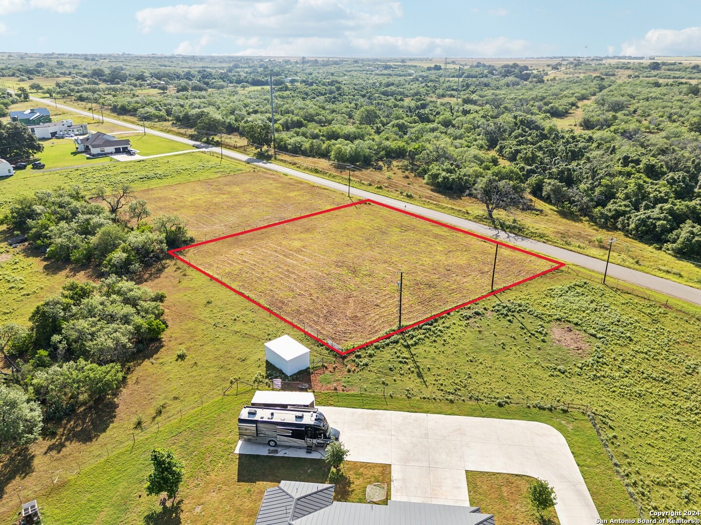 573 County Road 405 Floresville TX 78114