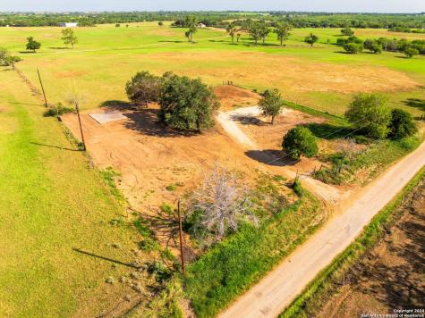 2562 County Road 104 Floresville TX 78114