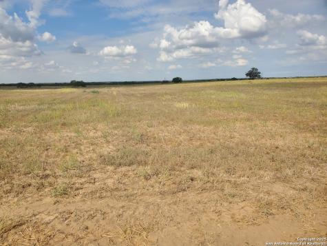 8093 County Road 2400 Moore TX 78057