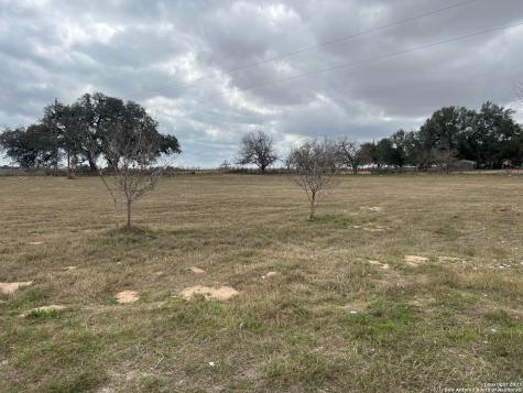985 Price Road Poteet TX 78065