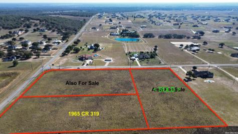 1965 County Road 319 La Vernia TX 78121